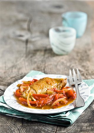 simsearch:652-03804390,k - Poulet Basquaise Photographie de stock - Premium Libres de Droits, Code: 652-05809725