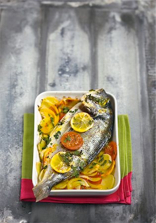 simsearch:652-07655393,k - Oven-baked sea bream Stock Photo - Premium Royalty-Free, Code: 652-05809722