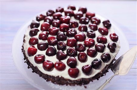 simsearch:652-05807453,k - Ccakeocolate and cherry Foto de stock - Sin royalties Premium, Código: 652-05809806