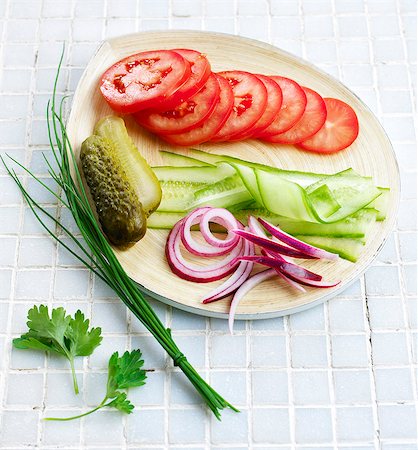simsearch:652-03804766,k - Slicing the vegetables Photographie de stock - Premium Libres de Droits, Code: 652-06818674
