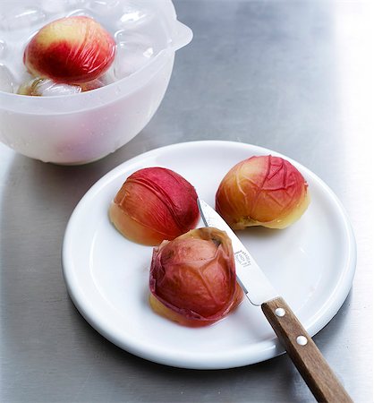 speculoos - Peeling the peaches Foto de stock - Sin royalties Premium, Código: 652-06818683