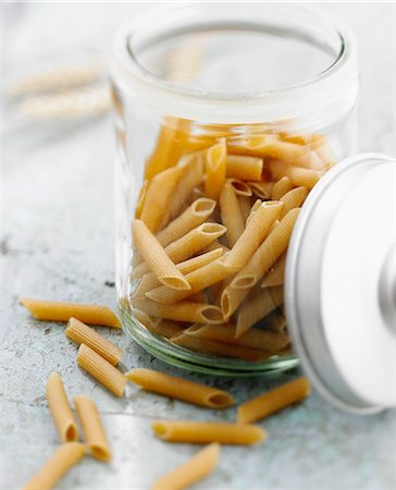 penne - Jar of penne Photographie de stock - Premium Libres de Droits, Code: 652-06818691