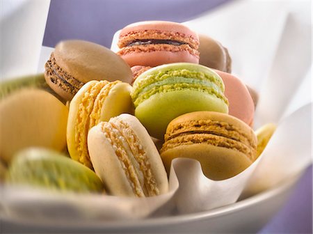 simsearch:652-03804001,k - Assorted macaroons Foto de stock - Sin royalties Premium, Código: 652-06818735