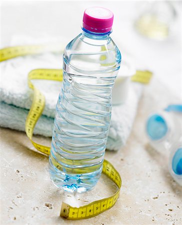 plastic bathtub - Bottle of mineral water and measuring tape Stock Photo - Premium Royalty-Free, Code: 652-06818754