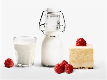 Milk and raspberries Photographie de stock - Premium Libres de Droits, Code: 652-06818827