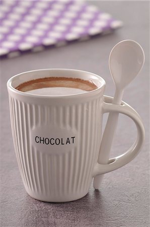 simsearch:652-06819175,k - Cup of hot chocolate Photographie de stock - Premium Libres de Droits, Code: 652-06818847