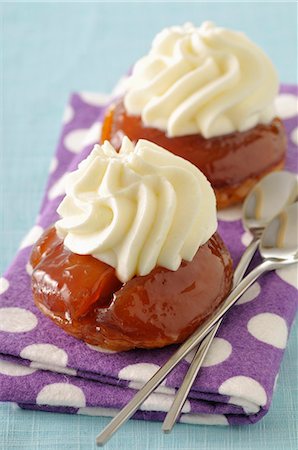 simsearch:652-05807088,k - Mini apple tart tatins Foto de stock - Sin royalties Premium, Código: 652-06818864