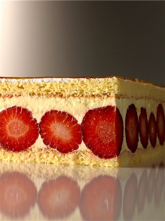 simsearch:652-05808734,k - Fraisier Photographie de stock - Premium Libres de Droits, Code: 652-06818988