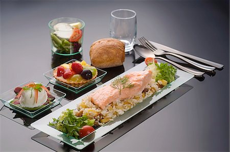 poached salmon - Meal on a tray from the delicatessen Stock Photo - Premium Royalty-Free, Code: 652-06818997