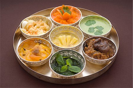 Tray of seven Indian chutneys Photographie de stock - Premium Libres de Droits, Code: 652-06819000