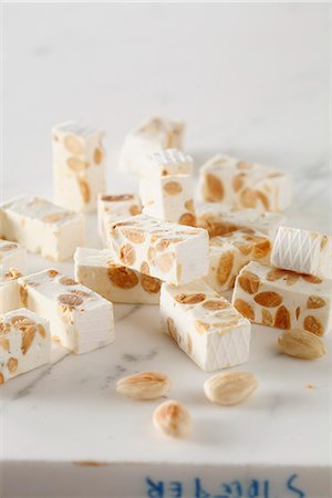 simsearch:652-03804331,k - Almond nougat Foto de stock - Sin royalties Premium, Código: 652-06819020