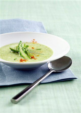 simsearch:652-03804956,k - Cream of asparagus soup Foto de stock - Sin royalties Premium, Código: 652-06819036