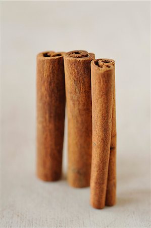 simsearch:652-06818964,k - Cinnamon sticks Foto de stock - Royalty Free Premium, Número: 652-06819065