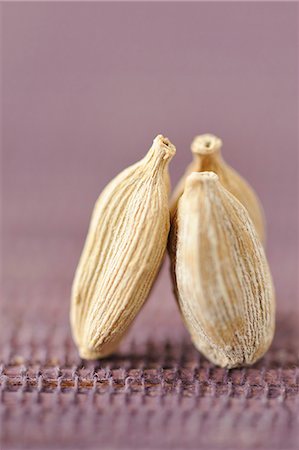 simsearch:652-03805213,k - White cardamom grains Photographie de stock - Premium Libres de Droits, Code: 652-06819074