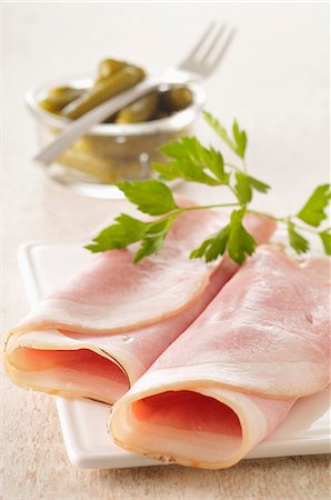 prato de frios - Two slices of boiled ham Foto de stock - Royalty Free Premium, Número: 652-06819161