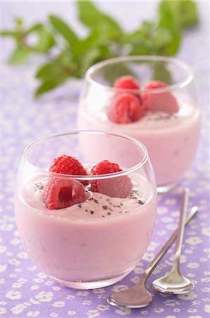 summer dessert - Light raspbery mousse Stock Photo - Premium Royalty-Free, Code: 652-06819236