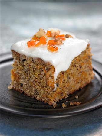 simsearch:652-07655526,k - Carrot cake Photographie de stock - Premium Libres de Droits, Code: 652-07655114