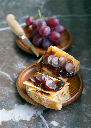 simsearch:652-05809443,k - Vieux Bruges cheese, Liège syrup and grape open sandwich Photographie de stock - Premium Libres de Droits, Code: 652-07655176