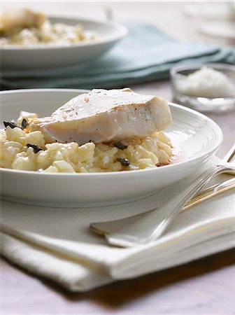 simsearch:652-07655492,k - Pollock with truffle risotto Photographie de stock - Premium Libres de Droits, Code: 652-07655196