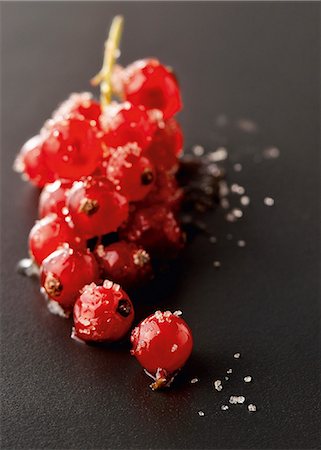 still life with fruit - Bunch of crystallized redcurrants Stock Photo - Premium Royalty-Free, Code: 652-07655212