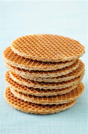 simsearch:652-07655944,k - Thin waffles with toffee filling Foto de stock - Sin royalties Premium, Código: 652-07655276