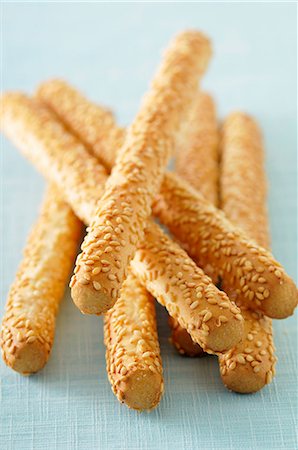 simsearch:652-07656029,k - Sesame seed bread sticks Foto de stock - Sin royalties Premium, Código: 652-07655277