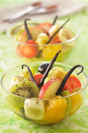 simsearch:652-05807556,k - Vanilla-flavored fruit salad Photographie de stock - Premium Libres de Droits, Code: 652-07655304