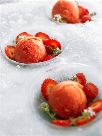 strawberry sorbet - Gariguette strawberry sorbet Stock Photo - Premium Royalty-Free, Code: 652-07655350