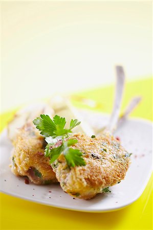 simsearch:652-03804766,k - Breaded lamb chops Photographie de stock - Premium Libres de Droits, Code: 652-07655380