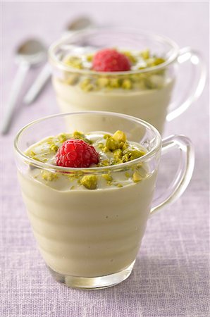 simsearch:652-07655438,k - Pistachio cream dessert Stock Photo - Premium Royalty-Free, Code: 652-07655416