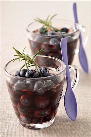 simsearch:652-07655508,k - Blueberries with red wine and rosemary Photographie de stock - Premium Libres de Droits, Code: 652-07655434