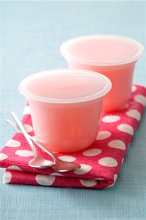 simsearch:652-07655598,k - Raspberry jelly Foto de stock - Sin royalties Premium, Código: 652-07655449