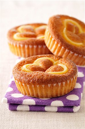 simsearch:652-07655228,k - Small custard cakes Stockbilder - Premium RF Lizenzfrei, Bildnummer: 652-07655465