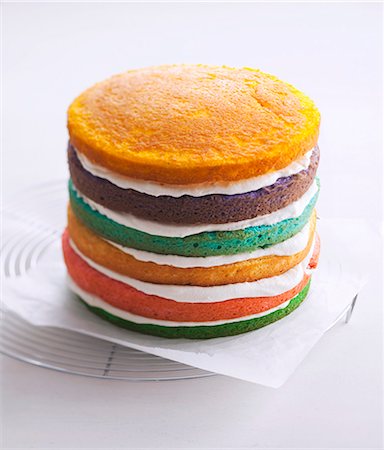 simsearch:652-07655248,k - Layered sponge and cream cake Foto de stock - Sin royalties Premium, Código: 652-07655476