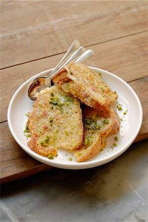 simsearch:652-07655866,k - Pistachio french toast Stock Photo - Premium Royalty-Free, Code: 652-07655496