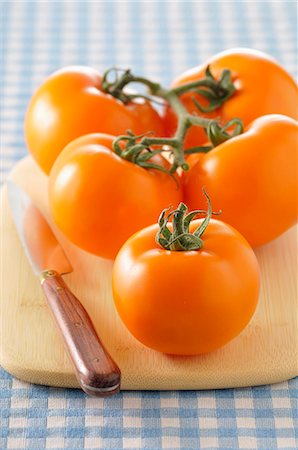 simsearch:652-07655223,k - Bunch of orange tomatoes Stockbilder - Premium RF Lizenzfrei, Bildnummer: 652-07655576