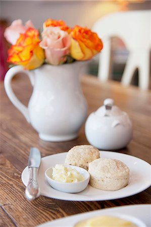 simsearch:652-07655881,k - Scones Stock Photo - Premium Royalty-Free, Code: 652-07655593