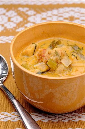 simsearch:652-05807446,k - Chicken,coconut milk,shallot and leek soup Foto de stock - Sin royalties Premium, Código: 652-07655608