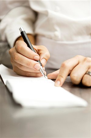 pencil (writing instrument) - Cook checking his shopping list Foto de stock - Sin royalties Premium, Código: 652-07655707