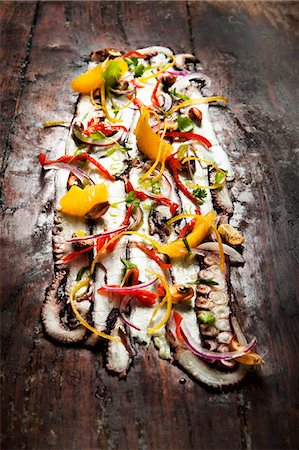 Giant octopus ceviche with orange and peppers Photographie de stock - Premium Libres de Droits, Code: 652-07655716