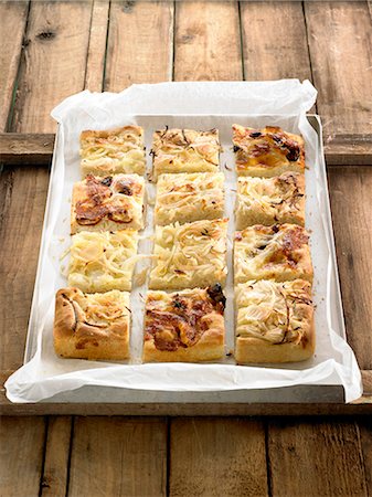 simsearch:652-07655768,k - Onion Focaccia Stockbilder - Premium RF Lizenzfrei, Bildnummer: 652-07655771