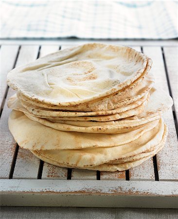 simsearch:652-07655787,k - Pitta galettes Foto de stock - Sin royalties Premium, Código: 652-07655792