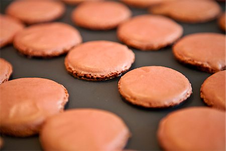 pink plate - Preparing raspberry macaroons Stock Photo - Premium Royalty-Free, Code: 652-07655812