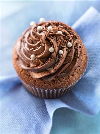 Dark chocolate cupcake Stock Photo - Premium Royalty-Free, Code: 652-07655843