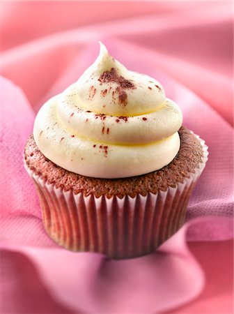 Red velvet-style cupcake Stock Photo - Premium Royalty-Free, Code: 652-07655860