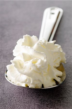 Spoonful of whipped cream Foto de stock - Sin royalties Premium, Código: 652-07655871