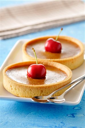 Toffee tartlets Stock Photo - Premium Royalty-Free, Code: 652-07655898