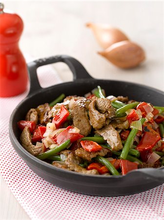 string bean - Thinly sliced beef with green beans and  piquillos peppers Stock Photo - Premium Royalty-Free, Code: 652-07655950