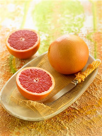 simsearch:652-07655418,k - Pink grapefruit Photographie de stock - Premium Libres de Droits, Code: 652-07656040