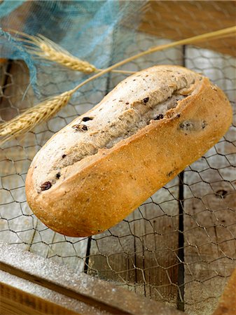 simsearch:652-07655754,k - Olive bread Stock Photo - Premium Royalty-Free, Code: 652-07656099